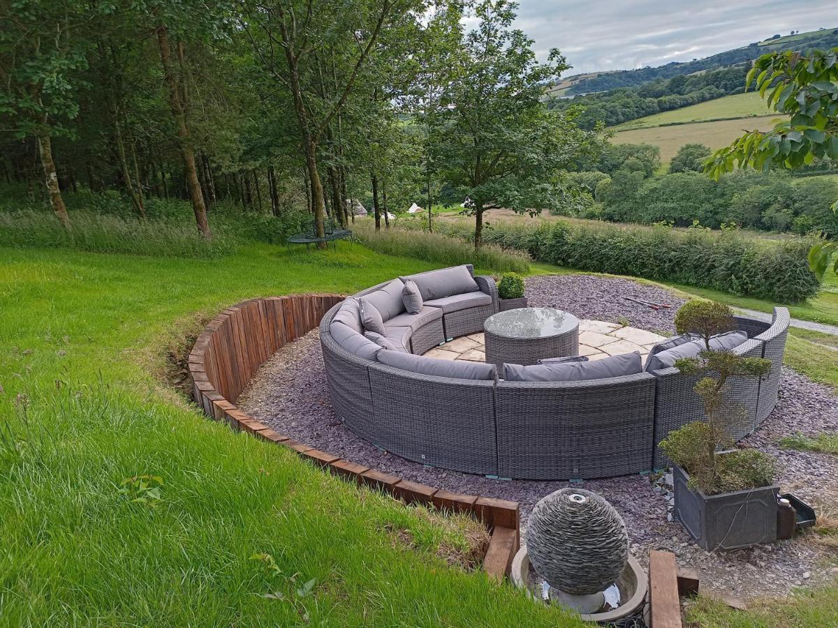Oak Tree Farm Hotel Llanfynydd Eksteriør billede