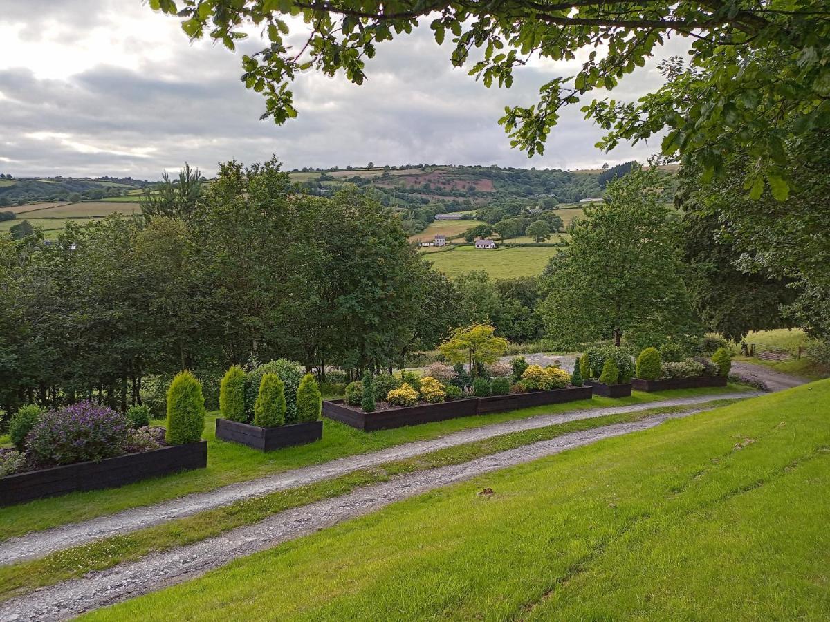 Oak Tree Farm Hotel Llanfynydd Eksteriør billede